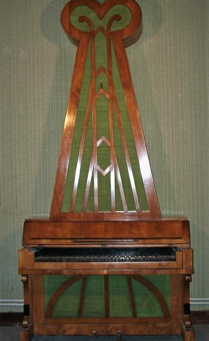 PYRAMIDAL PIANO